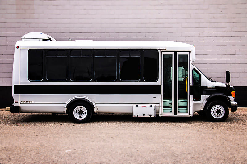 Limo bus rental in Nola